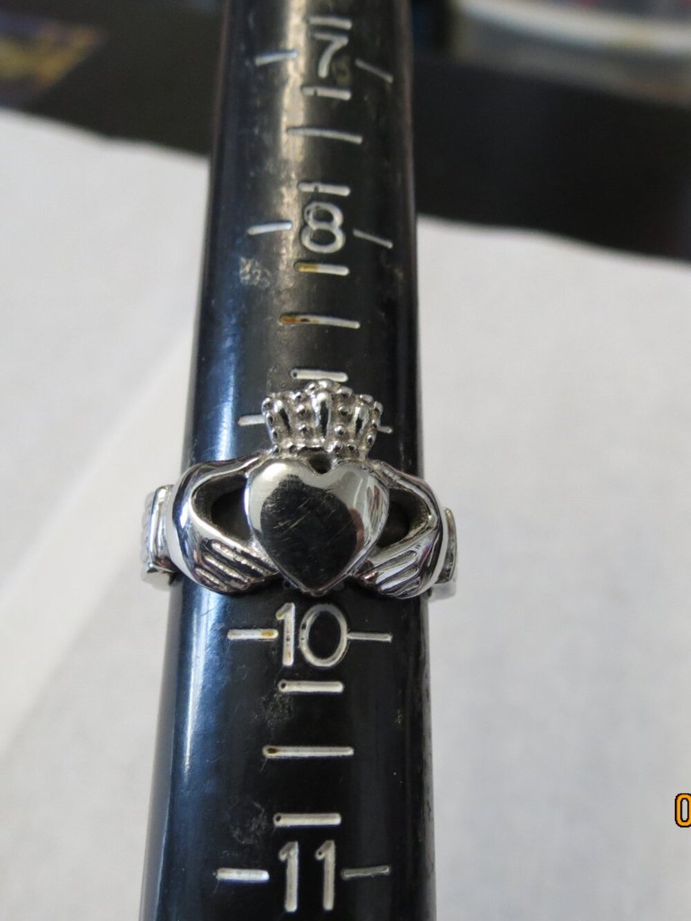USED Great Condition Size 9.5 Unisex Costume Claddagh Ring